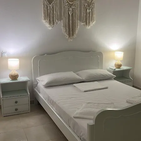 Andrew Seaside * Kamari (Corinthia)